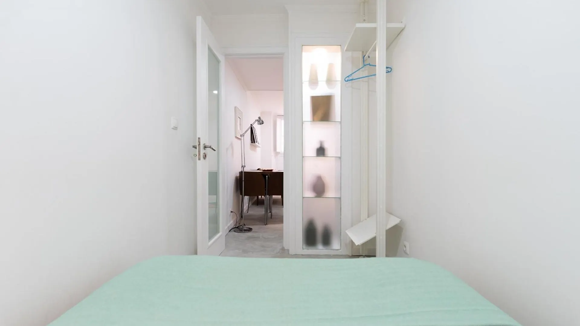 Travelingtolisbon 98 - Alfama Apartment 0*, Lisbon